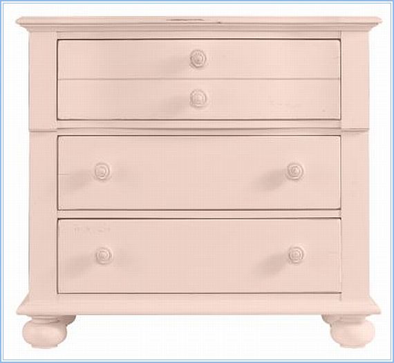 Coastal Living by Stanley Bachelor's Chest Conch